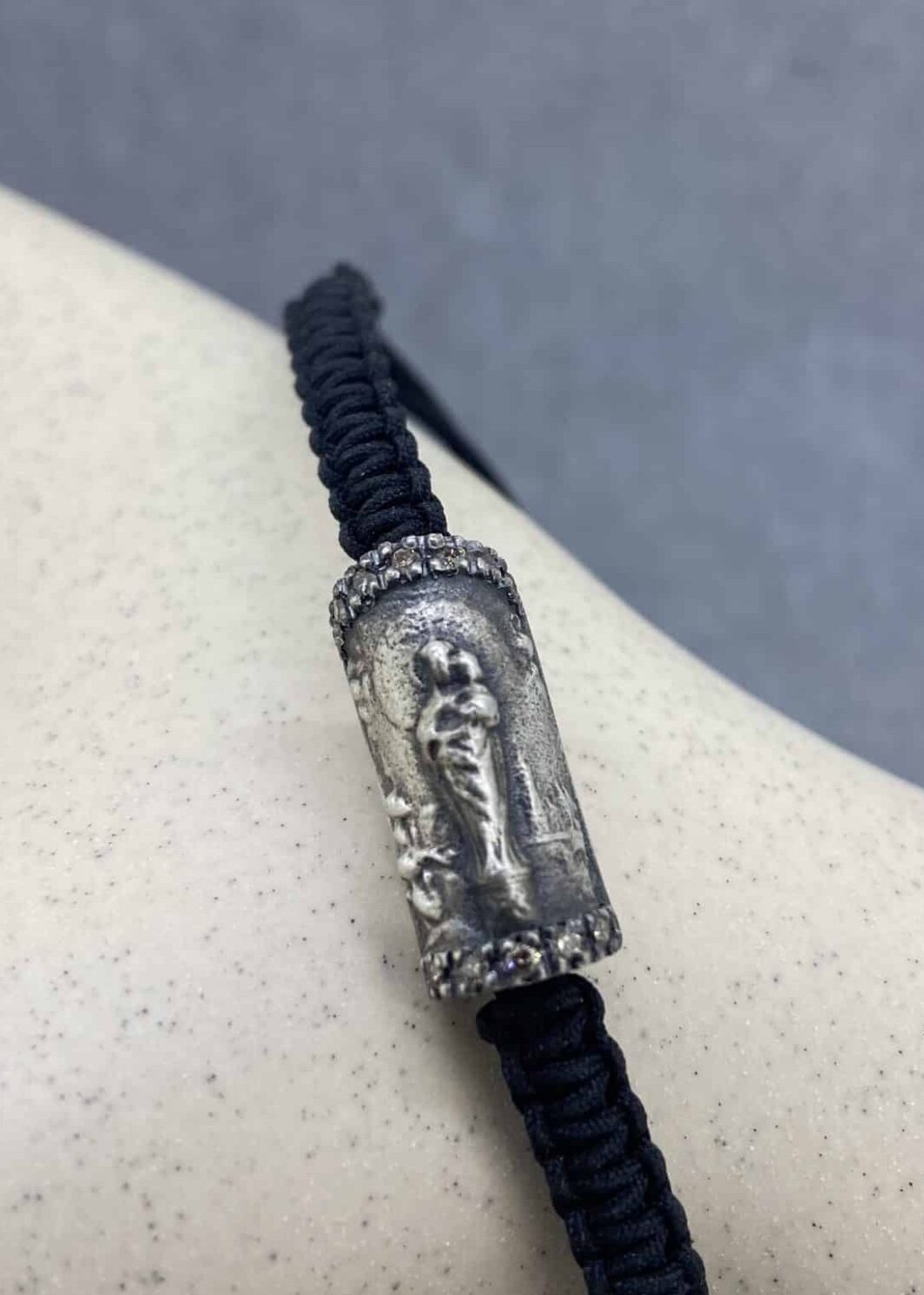 Pulsera Virgen del Pilar con Diamantes nylon negro
