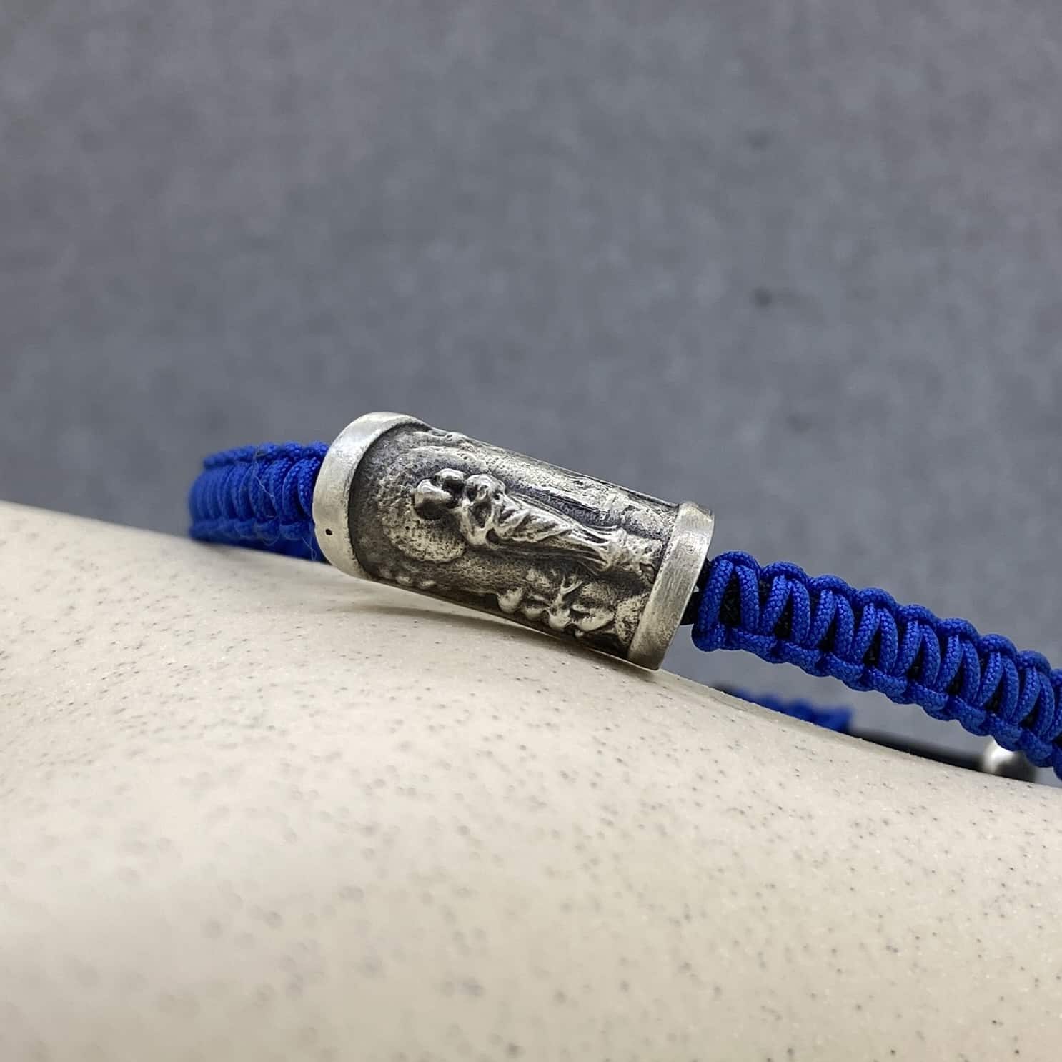 Pulsera Virgen Plata nylon Azul Klein - Imagen 2