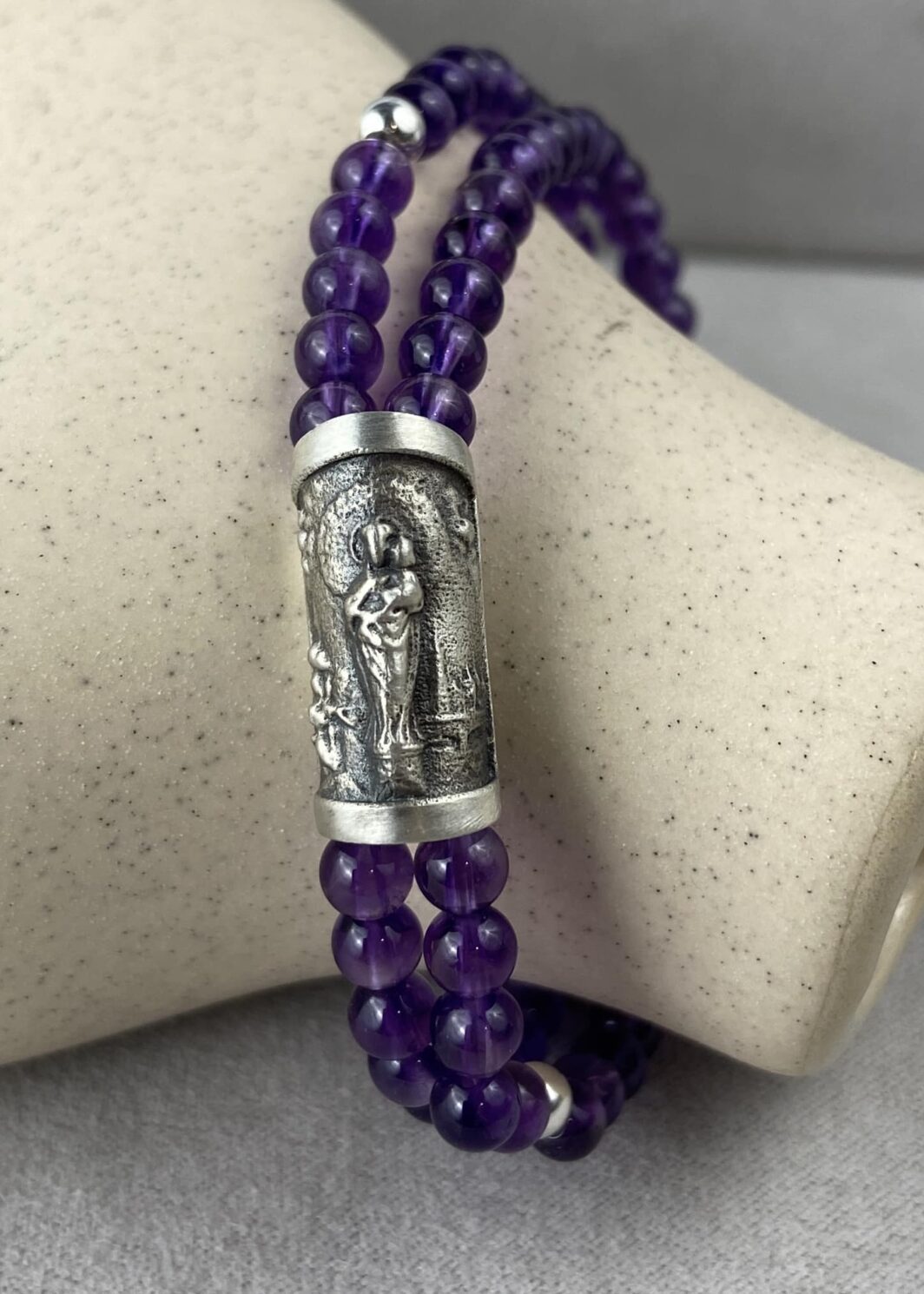 Pulsera Virgen del Pilar con Amatista Natural – Calma y Espiritualidad