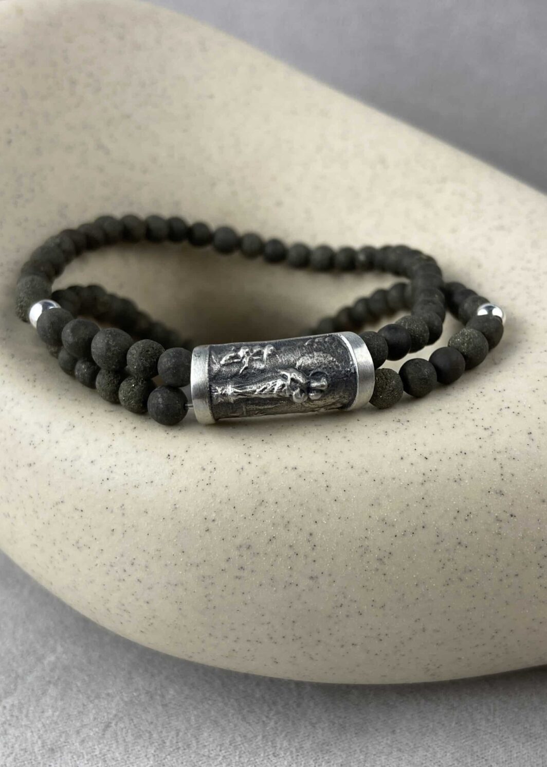 Pulsera Virgen del Pilar con Pirita Natural – Abundancia y Confianza