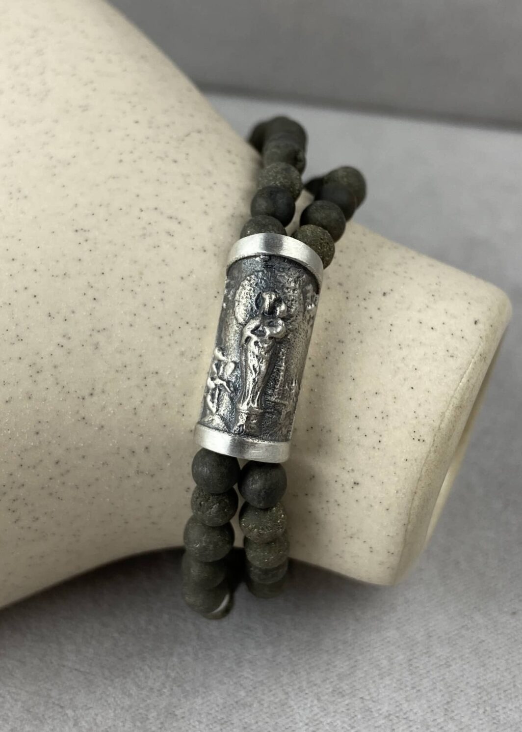 Pulsera Virgen del Pilar con Pirita Natural – Abundancia y Confianza